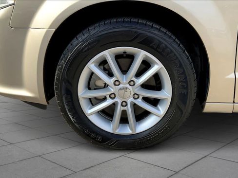 Used 2015 Dodge Grand Caravan SXT w/ Rear Park Assist Package image 10