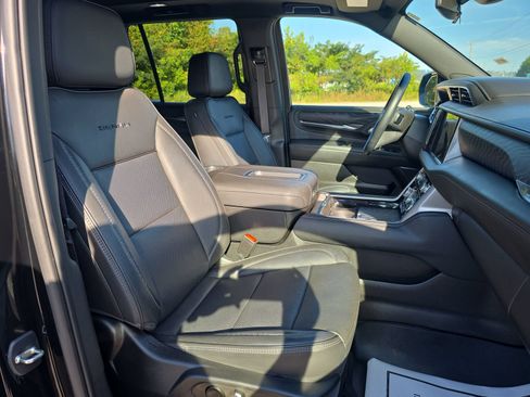 Used 2023 GMC Yukon Denali AWD/4WD image 28