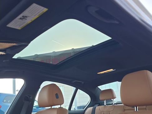 Used 2023 BMW 530e xDrive AWD/4WD image 15
