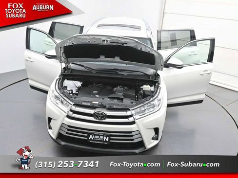 Used 2019 Toyota Highlander XLE AWD/4WD image 41