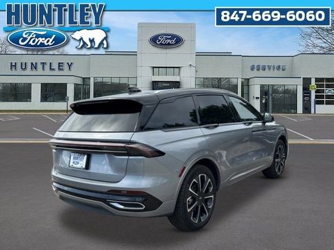 Used 2024 Lincoln Nautilus Reserve AWD/4WD image 5
