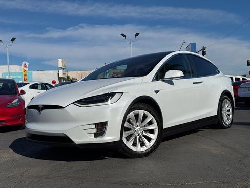 Used 2018 Tesla Model X image 2