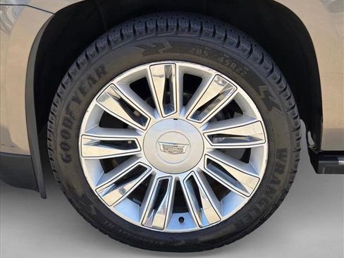 Used 2018 Cadillac Escalade ESV Platinum AWD/4WD image 23