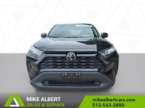 Used 2022 Toyota RAV4 LE AWD/4WD image 2