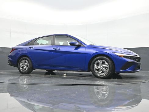 Used 2025 Hyundai Elantra SE image 22