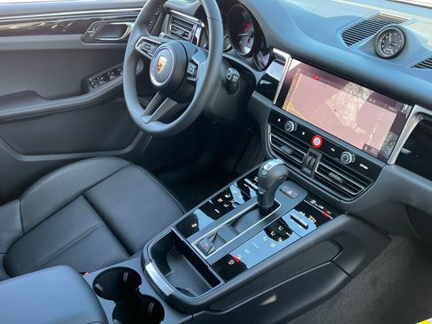 New 2026 Porsche Macan image 15