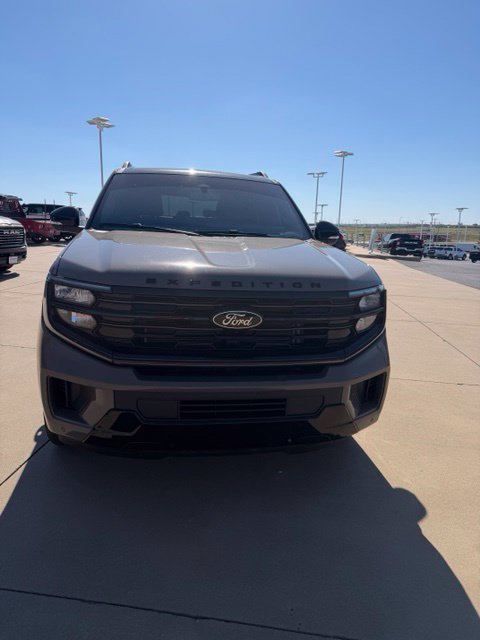 Used 2026 Ford Expedition Platinum w/ Stealth Performance Package AWD/4WD image 2