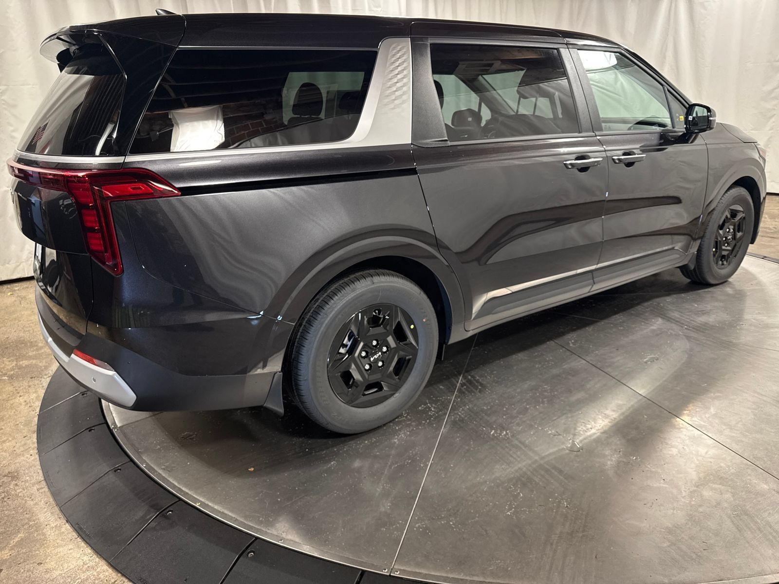 Certified 2026 Kia Carnival FWD image 8
