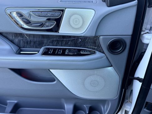 Used 2018 Lincoln Navigator L Reserve w/ Technology Package image 40