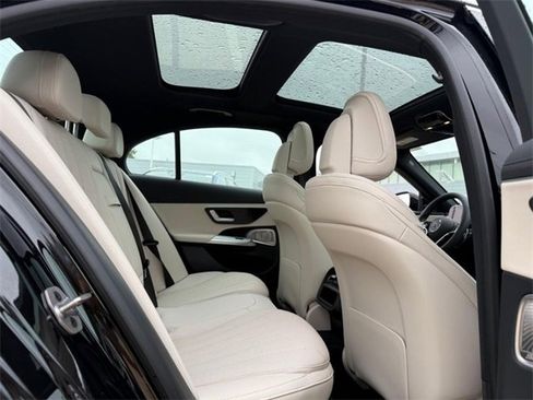 New 2026 Mercedes-Benz E 450 4MATIC Sedan image 4