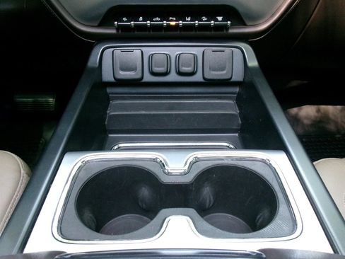 Used 2018 GMC Sierra 2500 SLT w/ Duramax Plus Package AWD/4WD image 18