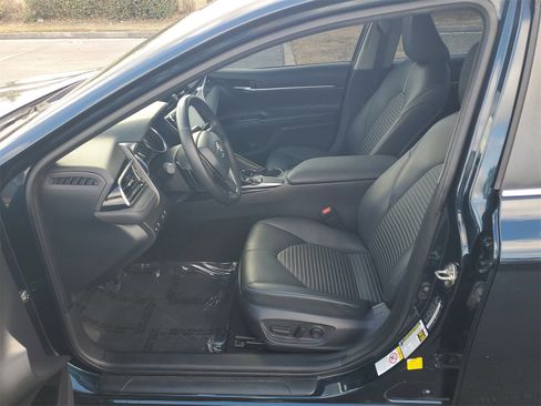 Used 2019 Toyota Camry L image 15