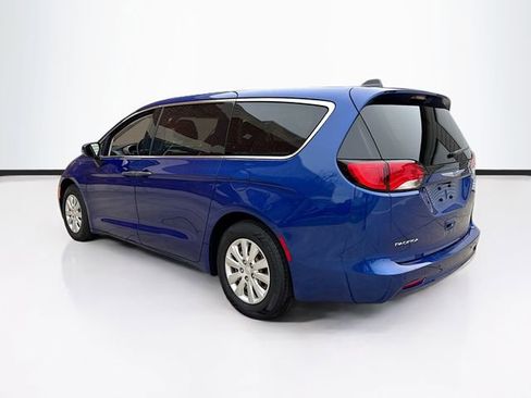 Used 2018 Chrysler Pacifica L image 8