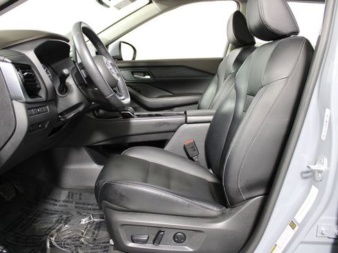 Used 2023 Nissan Rogue SL w/ SL Premium Package image 8