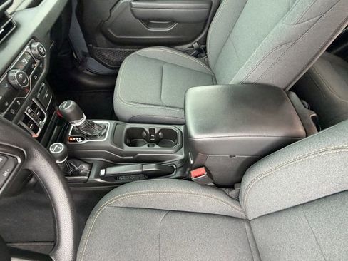 Used 2025 Jeep Gladiator Sport AWD/4WD image 19