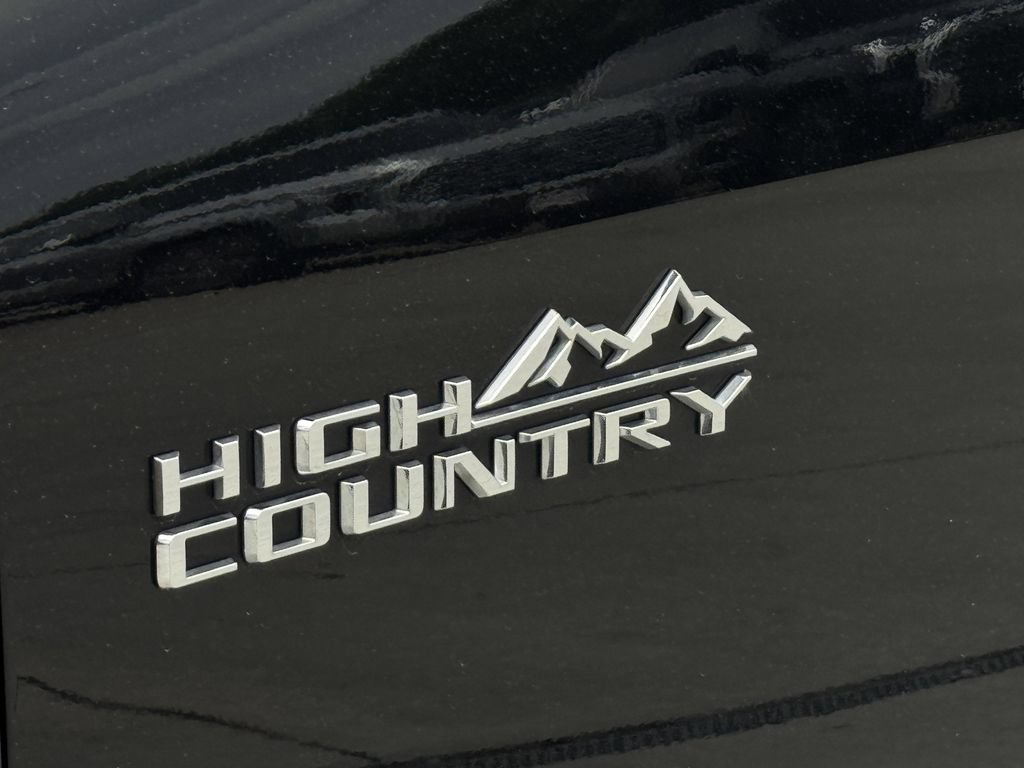 Used 2023 Chevrolet Traverse High Country w/ LPO, Floor Liner Package AWD/4WD image 10