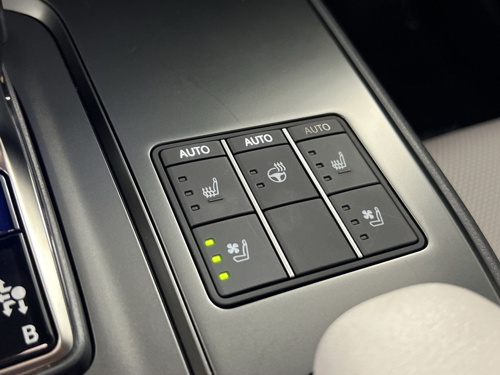 Used 2025 Lexus UX 300h AWD w/ Cold Area Package image 32
