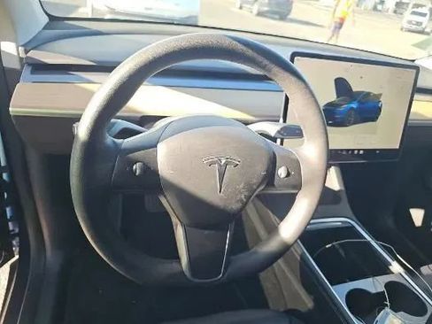 Used 2022 Tesla Model Y Long Range AWD/4WD image 7