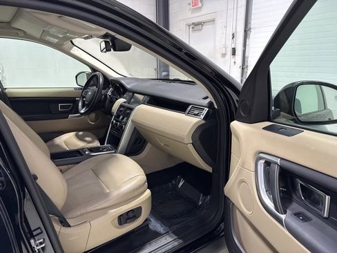 Used 2019 Land Rover Discovery Sport HSE image 33