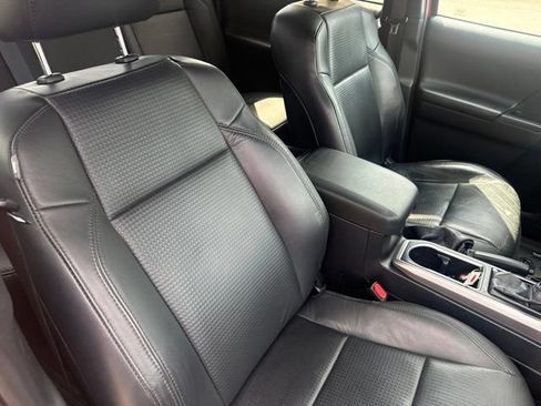 Used 2020 Toyota Tacoma Limited AWD/4WD image 17