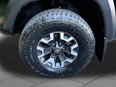 Used 2023 Toyota Tacoma TRD Off-Road w/ Technology Package AWD/4WD image 11