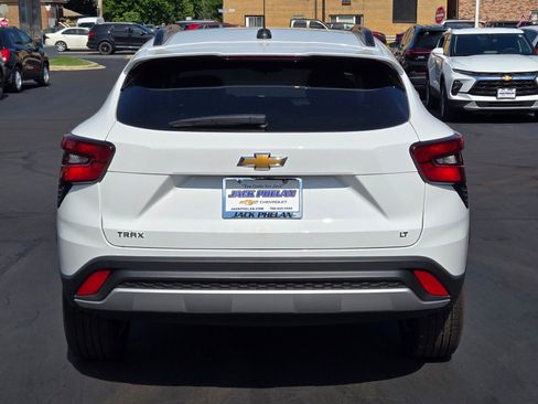 Certified 2026 Chevrolet Trax LT FWD image 12