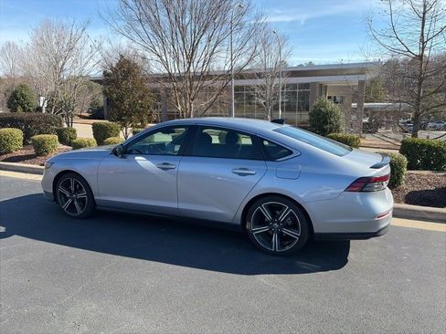 Used 2023 Honda Accord Sport image 2