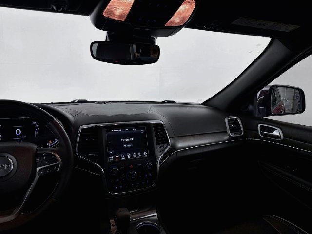 Used 2018 Jeep Grand Cherokee Overland AWD/4WD image 28