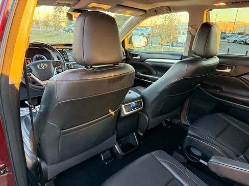 Used 2017 Toyota Highlander XLE image 21