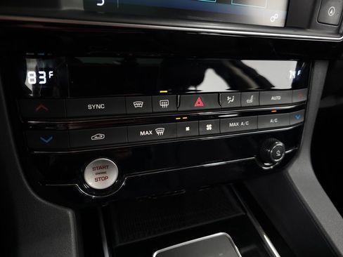 Used 2018 Jaguar F-PACE Prestige image 29
