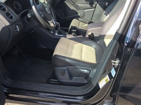 Used 2016 Volkswagen Tiguan S image 2