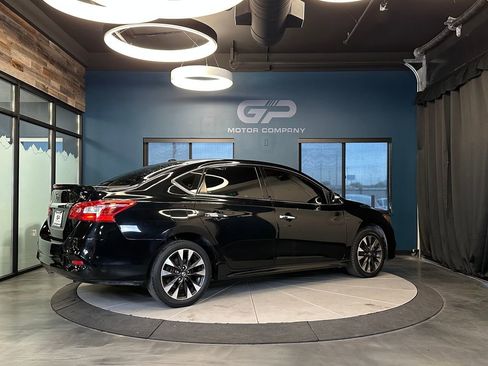 Used 2019 Nissan Sentra SR image 3