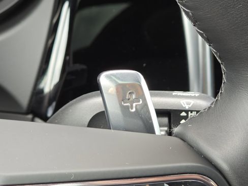 Certified 2024 Porsche Macan image 32