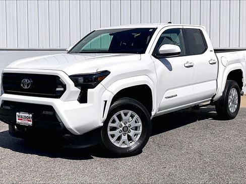 Used 2025 Toyota Tacoma SR5 RWD image 2