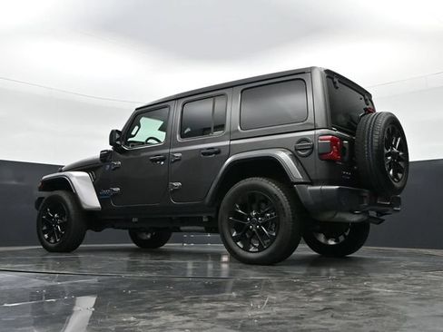 Used 2025 Jeep Wrangler Unlimited Sahara w/ Safety Group AWD/4WD image 41