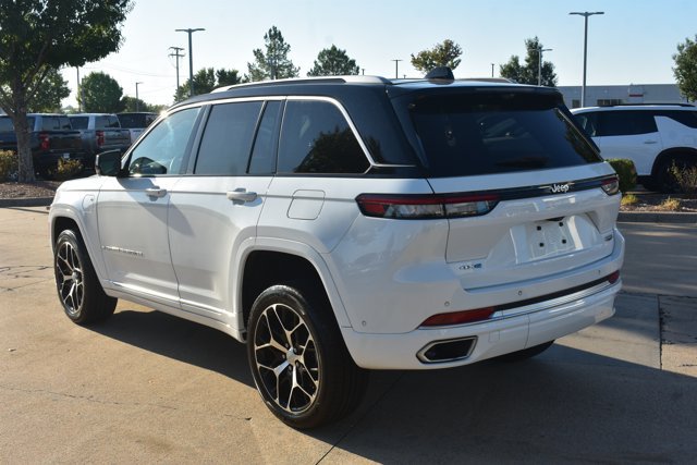 Used 2023 Jeep Grand Cherokee Summit AWD/4WD image 9