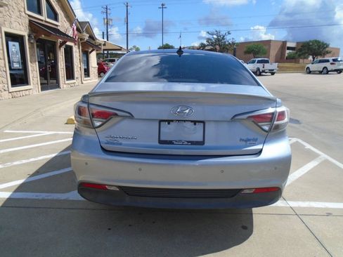 Used 2016 Hyundai Sonata Limited w/ Option Group 02 FWD image 6