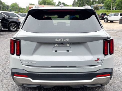 Used 2024 Kia Sorento S w/ Panoramic Sunroof Package AWD/4WD image 8