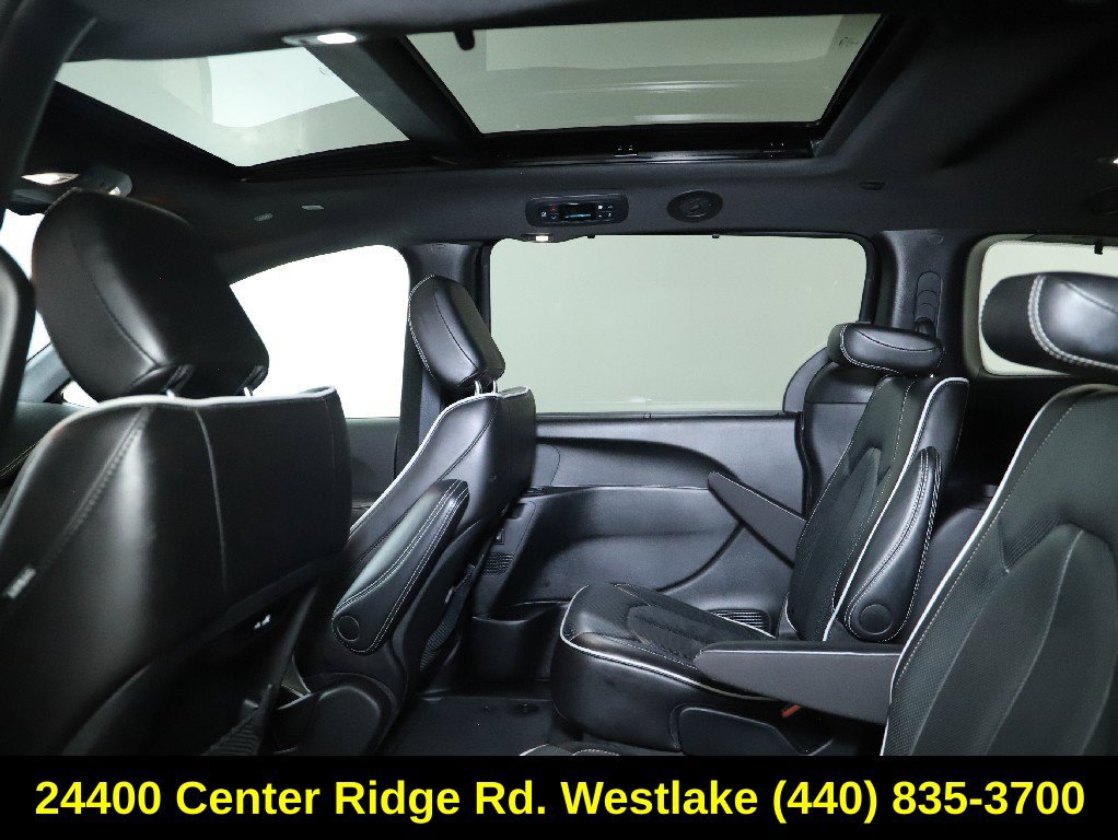 Used 2025 Chrysler Pacifica Limited FWD image 15