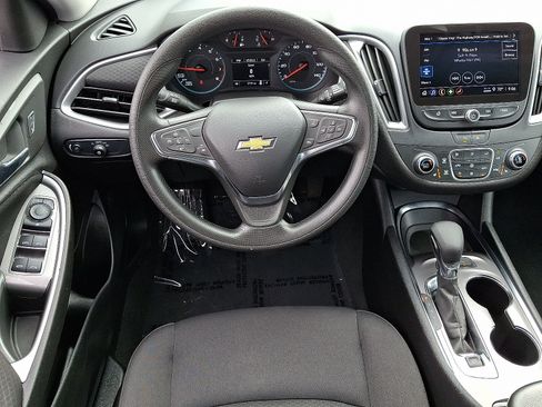 Used 2025 Chevrolet Malibu LT FWD image 12