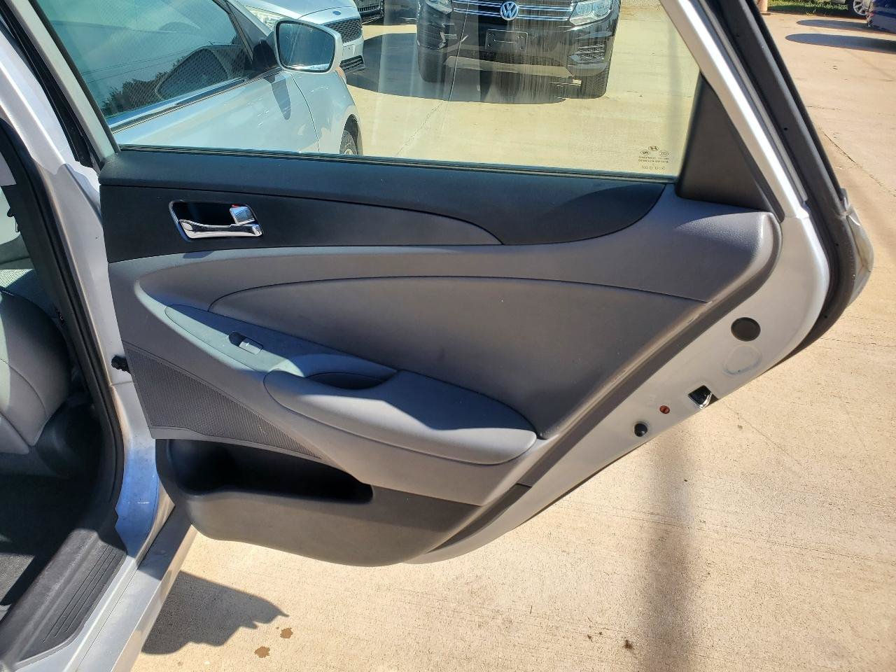 Used 2013 Hyundai Sonata SE w/ Navigation & Sunroof Pkg FWD image 8