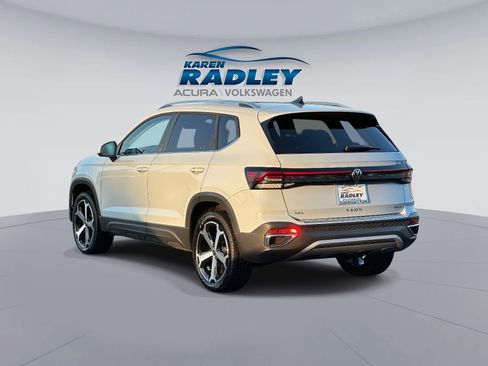 Certified 2025 Volkswagen Taos SEL image 4