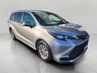 Used 2025 Toyota Sienna LE video 1