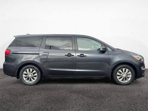 Used 2020 Kia Sedona LX image 6