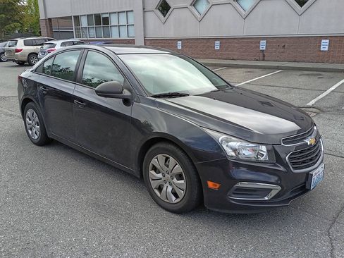 Used 2015 Chevrolet Cruze LS FWD image 1