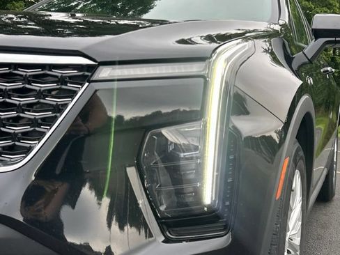 Used 2024 Cadillac XT4 Luxury w/ Cold Weather Package AWD/4WD image 11
