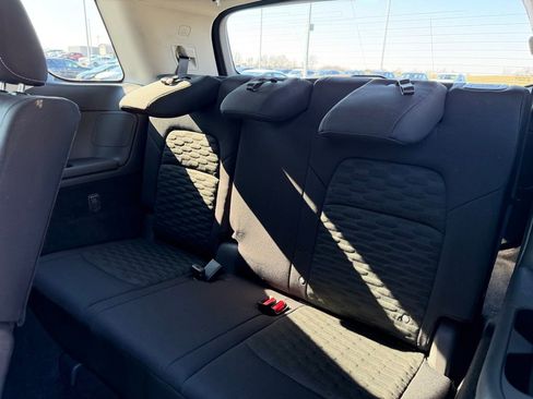 Used 2022 Nissan Pathfinder S image 16