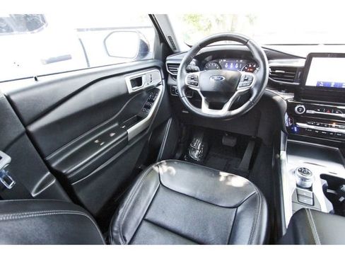 Used 2023 Ford Explorer Limited AWD/4WD image 7