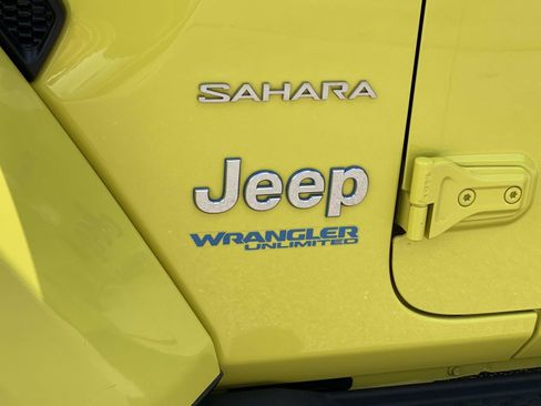 Used 2022 Jeep Wrangler Unlimited Sahara w/ Cold Weather Group AWD/4WD image 13