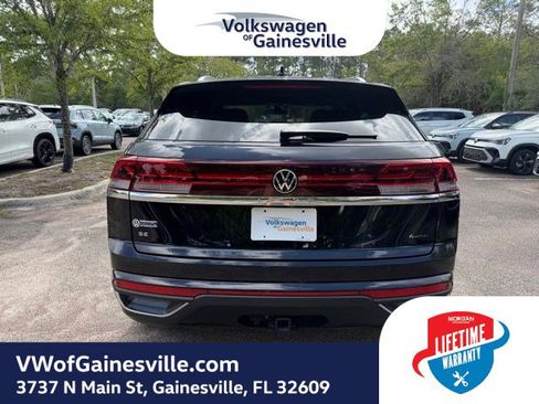 Certified 2025 Volkswagen Atlas Cross Sport SE AWD/4WD image 5